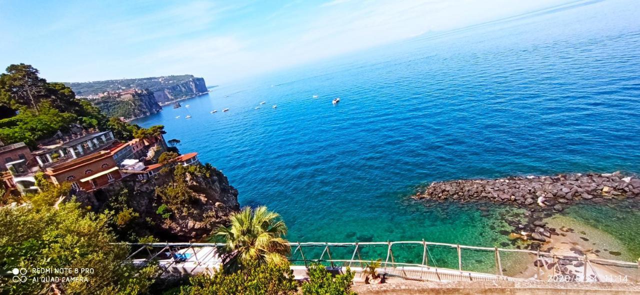 La Villa Degli Dei: Private Oasis with Garden Retreat and Complimentary Shuttle Castellammare di Stabia Exterior photo
